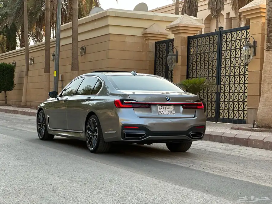 بي ام 740i 2021 ضمان وصيانه مجانيه 35