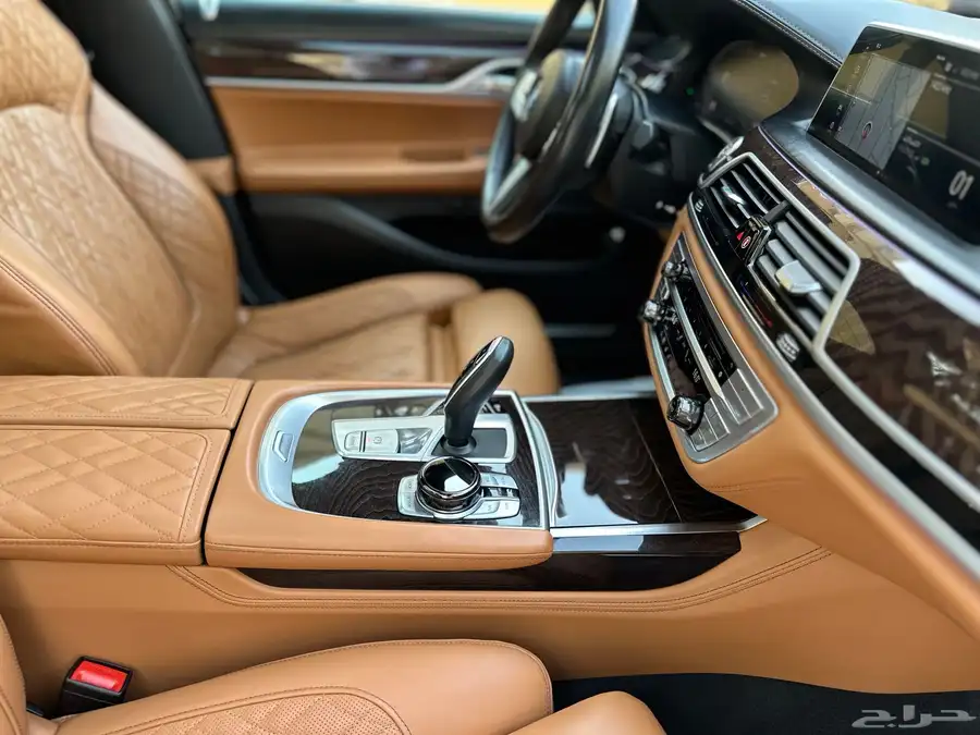 بي ام 740i 2021 ضمان وصيانه مجانيه 25