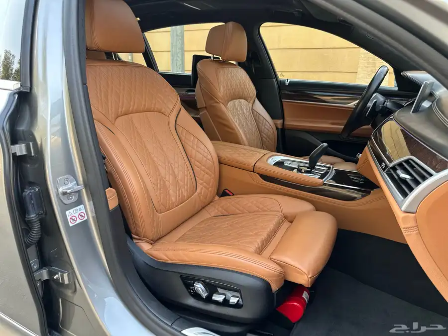 بي ام 740i 2021 ضمان وصيانه مجانيه 23
