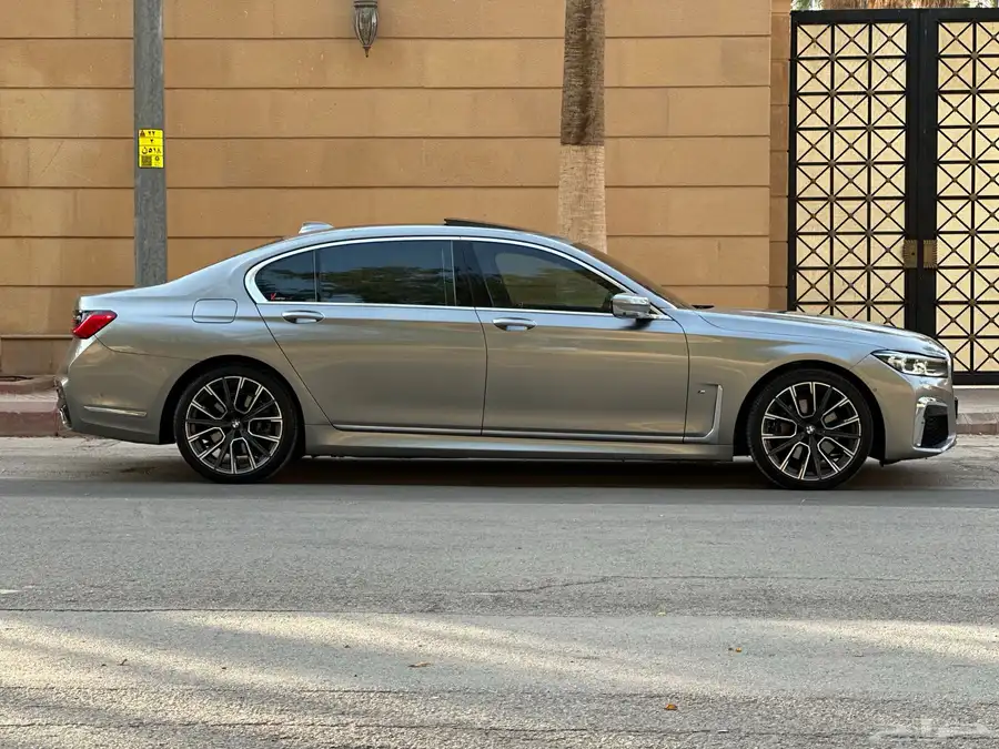 بي ام 740i 2021 ضمان وصيانه مجانيه 5