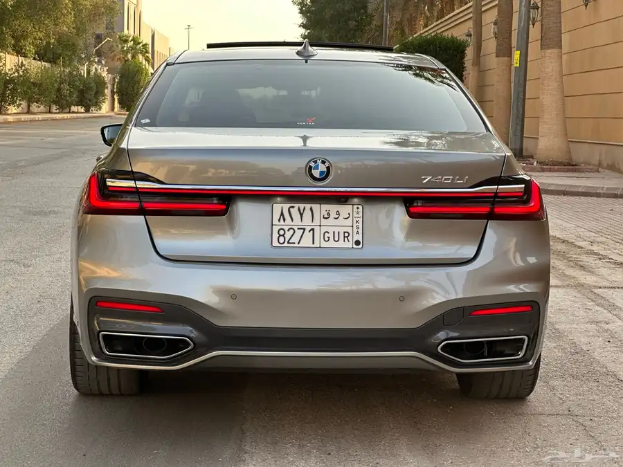 بي ام 740i 2021 ضمان وصيانه مجانيه 33