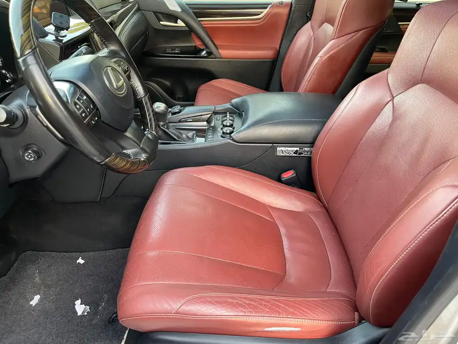 لكزس 2019 LX570 فل سعودي 8