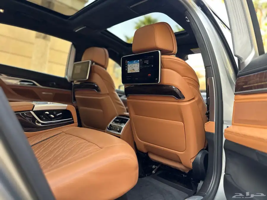 بي ام 740i 2021 ضمان وصيانه مجانيه 19