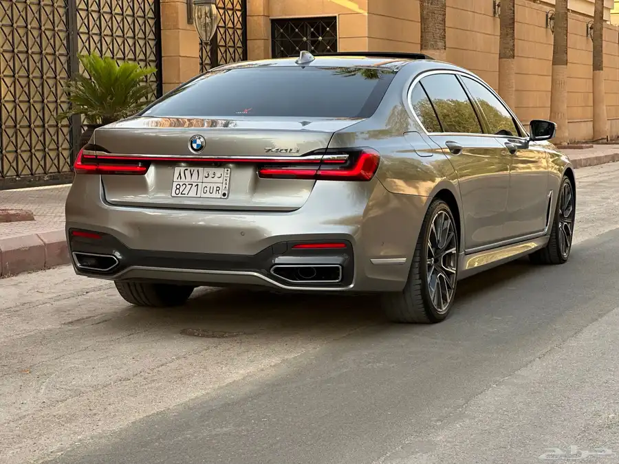 بي ام 740i 2021 ضمان وصيانه مجانيه 8