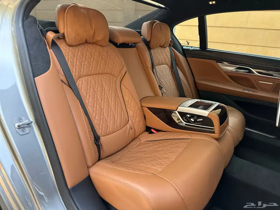 بي ام 740i 2021 ضمان وصيانه مجانيه 16