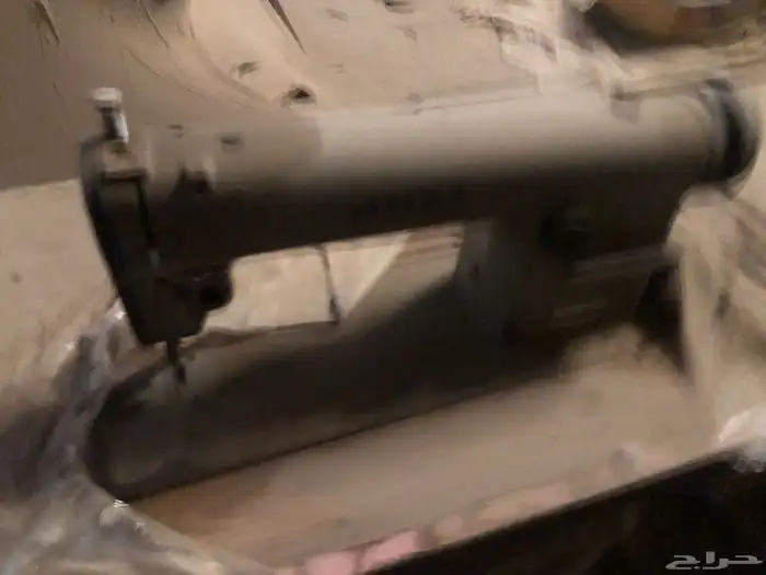 مكينه خياطه وملابس رياضيه. واحذيه رياضيه مستودع كامل للبيع 26