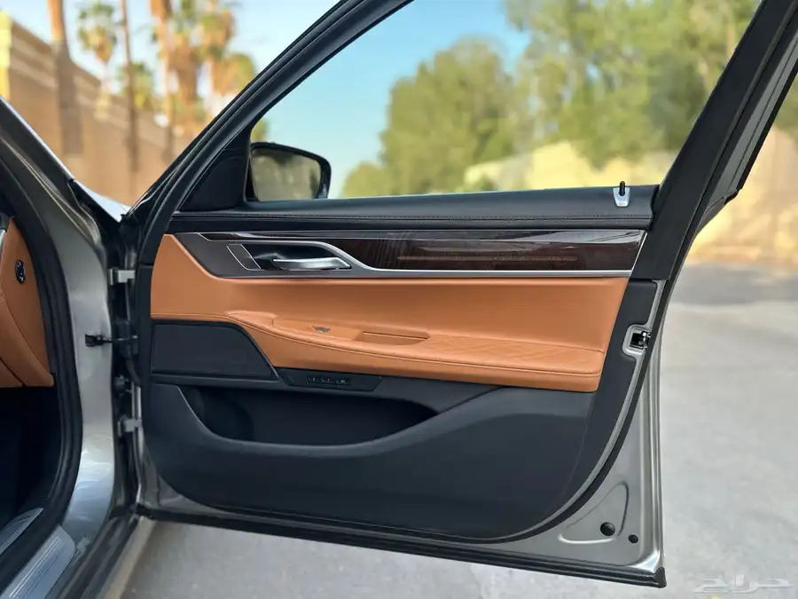 بي ام 740i 2021 ضمان وصيانه مجانيه 28