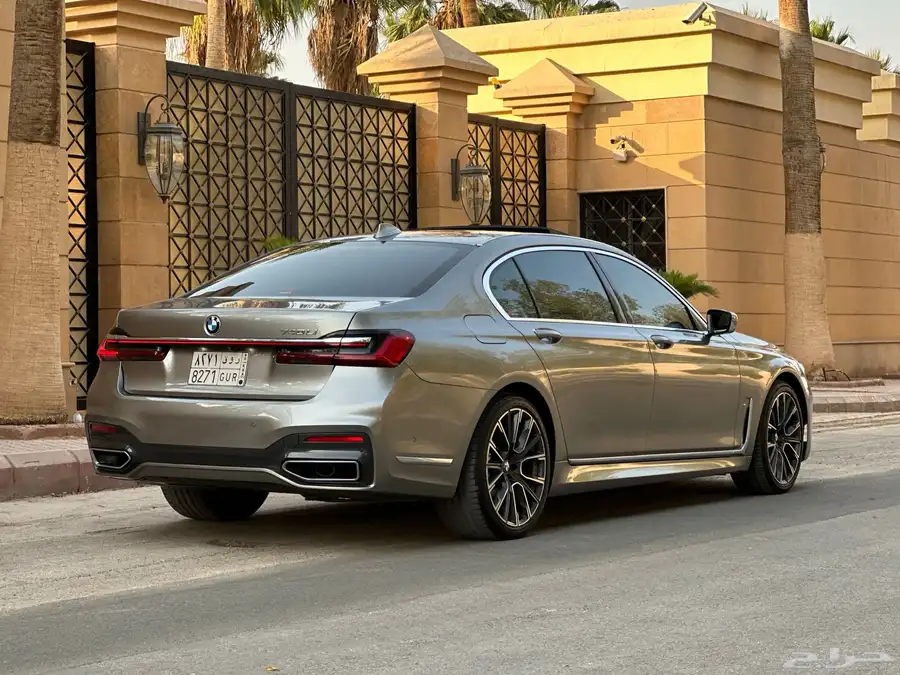 بي ام 740i 2021 ضمان وصيانه مجانيه 7