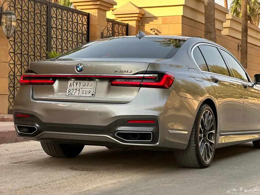 بي ام 740i 2021 ضمان وصيانه مجانيه 10