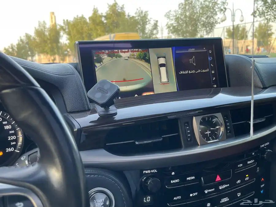 لكزس 2019 LX570 فل سعودي 17