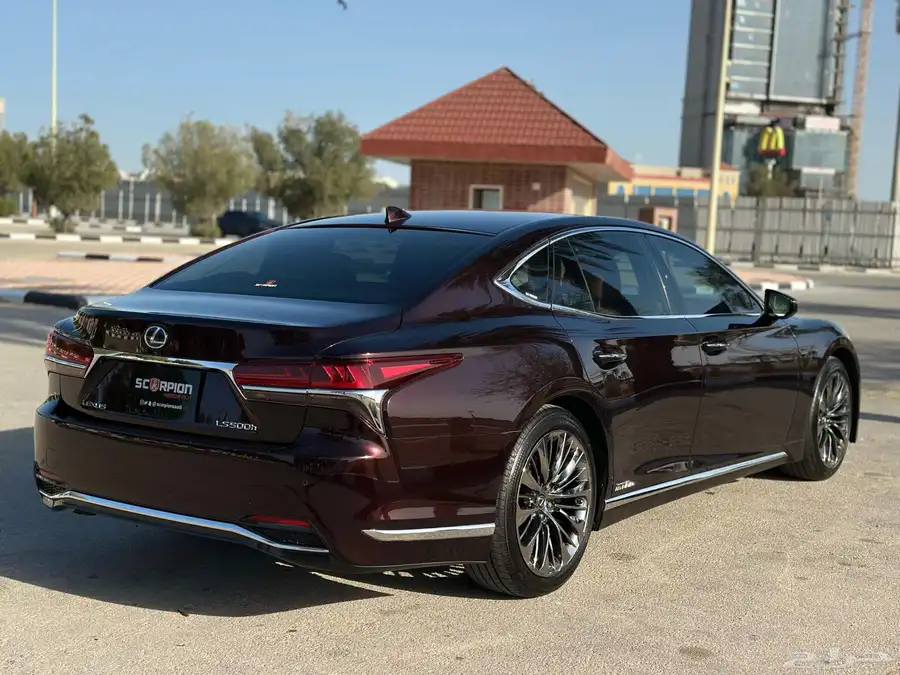 لكزس LS500 0