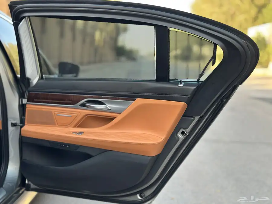 بي ام 740i 2021 ضمان وصيانه مجانيه 14