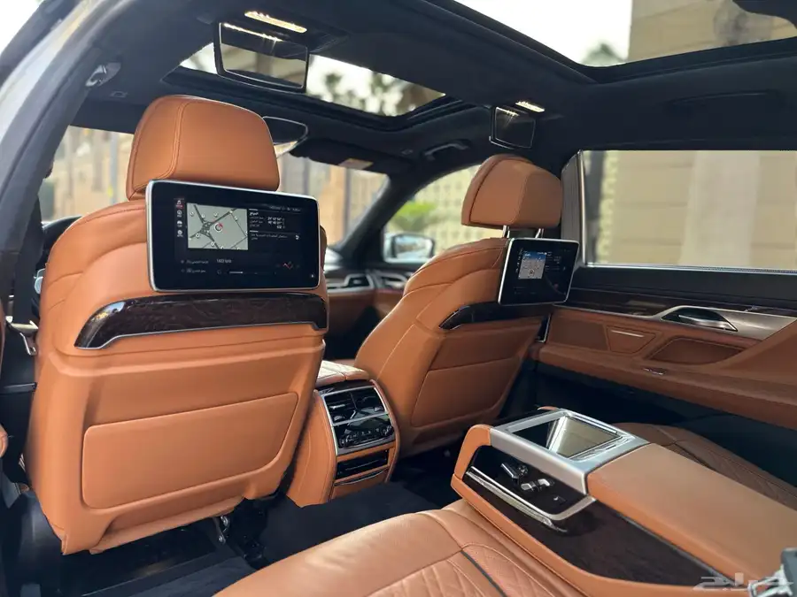 بي ام 740i 2021 ضمان وصيانه مجانيه 52