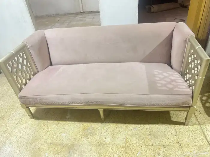 كنت جلوس وطاولة مرايا 0