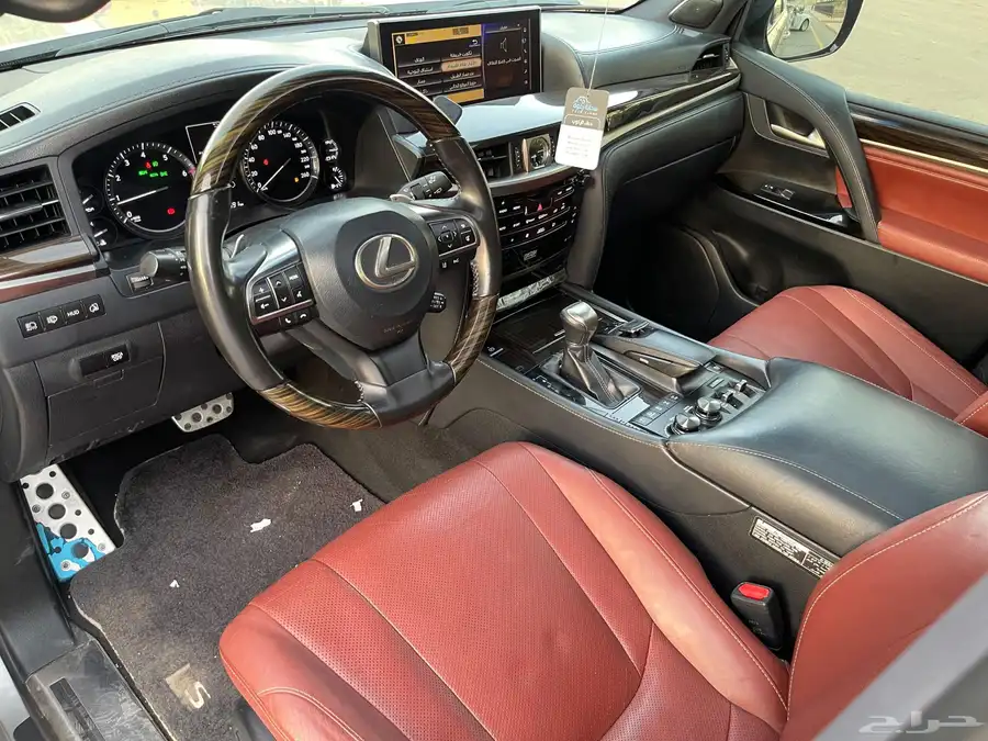 لكزس 2019 LX570 فل سعودي 11