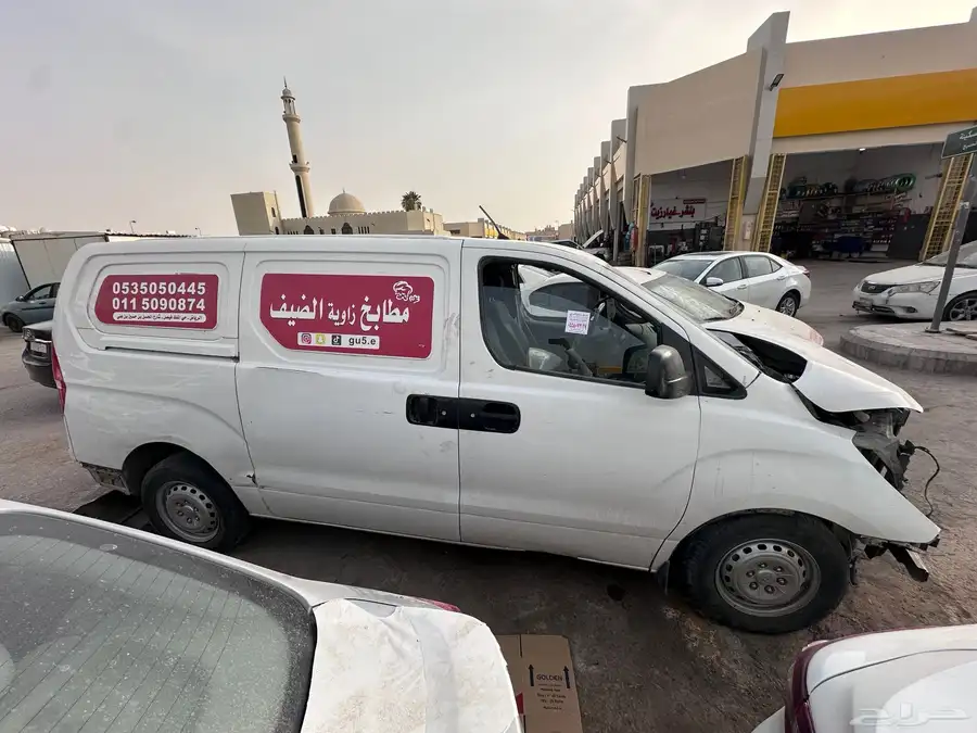 سيارة باص h1 مصدومه 3