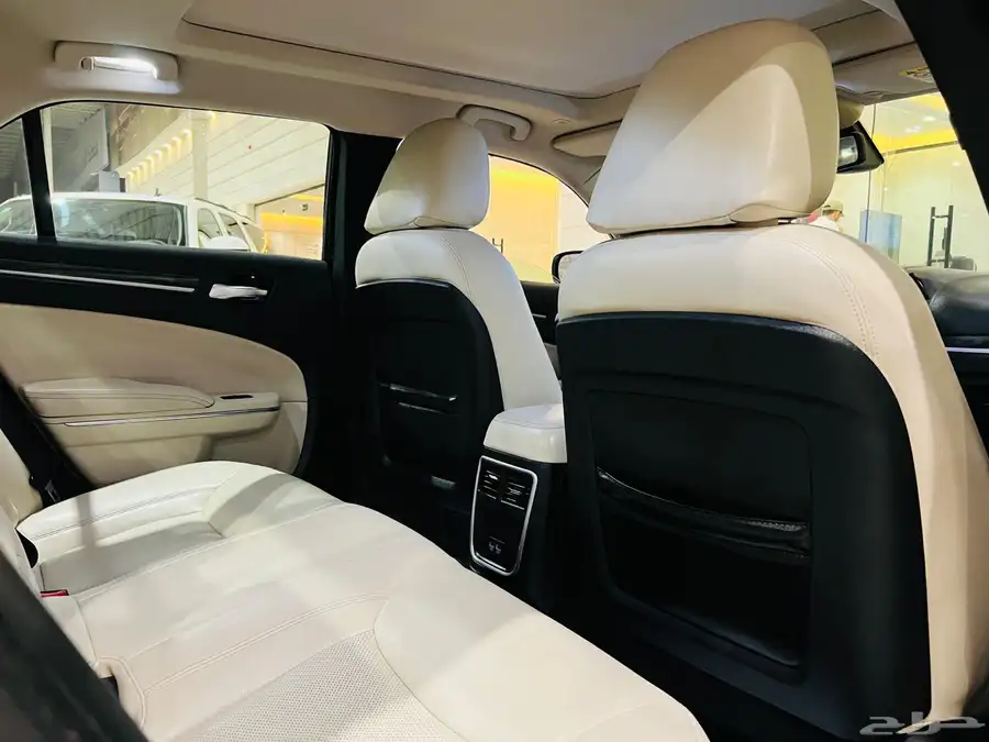كرايزلر 2018 C300 V6 ( بحالة ممتازة) 8
