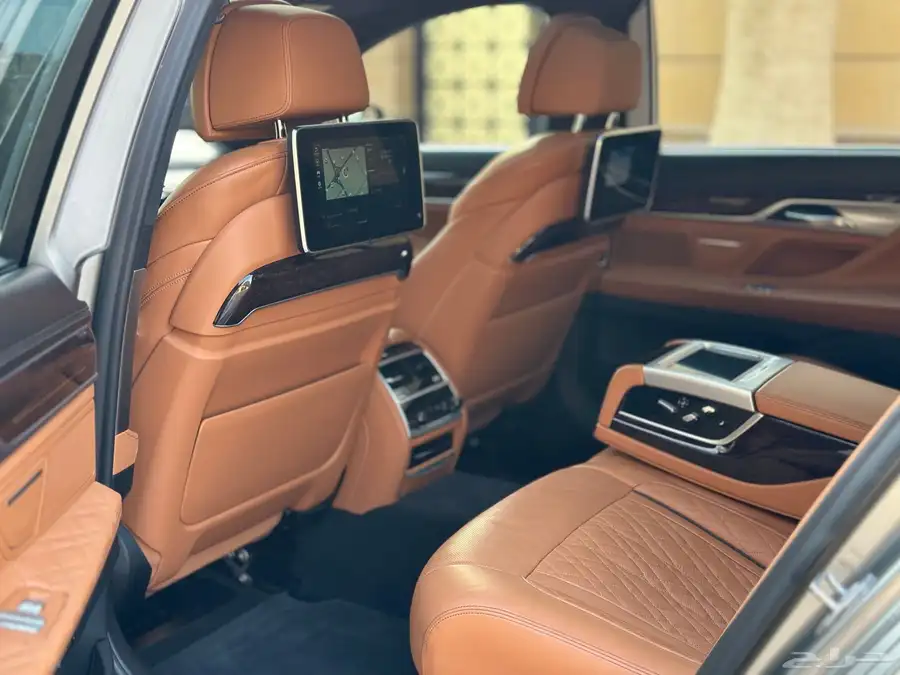 بي ام 740i 2021 ضمان وصيانه مجانيه 42