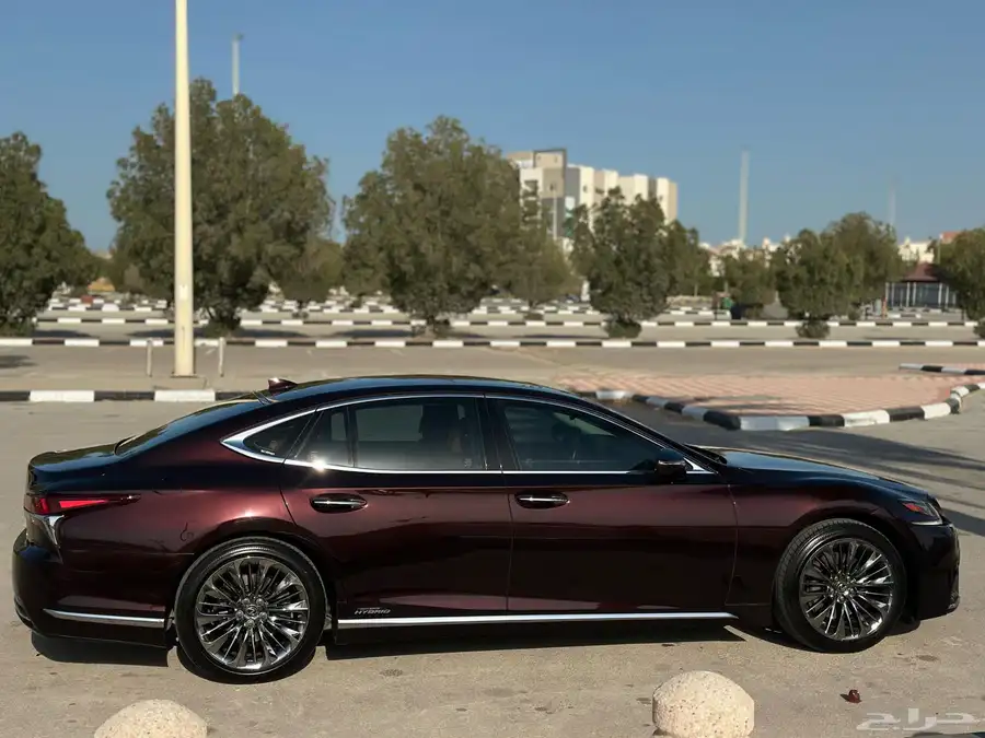 لكزس LS500 1