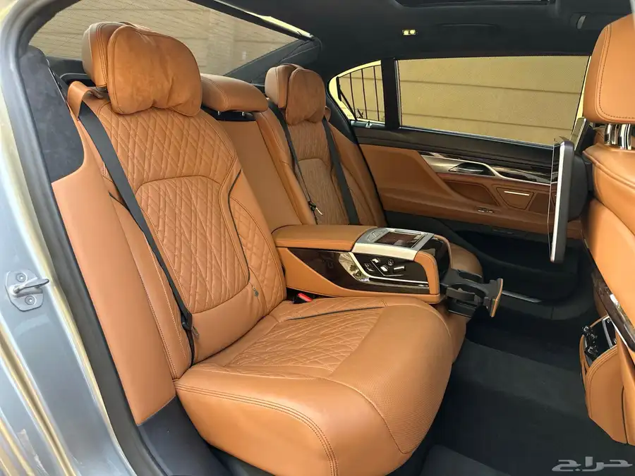 بي ام 740i 2021 ضمان وصيانه مجانيه 15