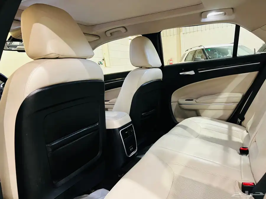 كرايزلر 2018 C300 V6 ( بحالة ممتازة) 9