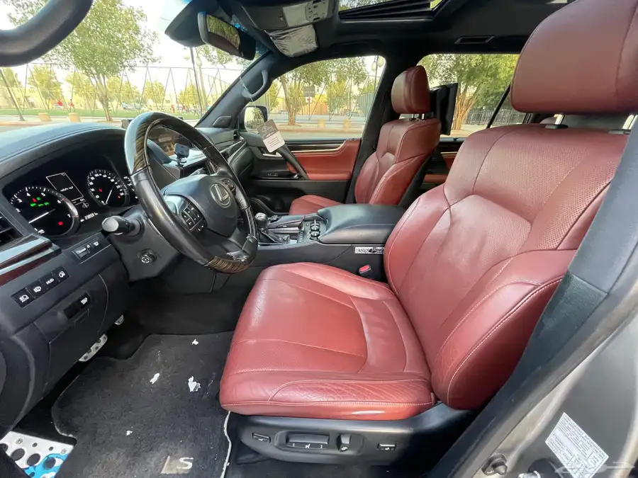 لكزس 2019 LX570 فل سعودي 10