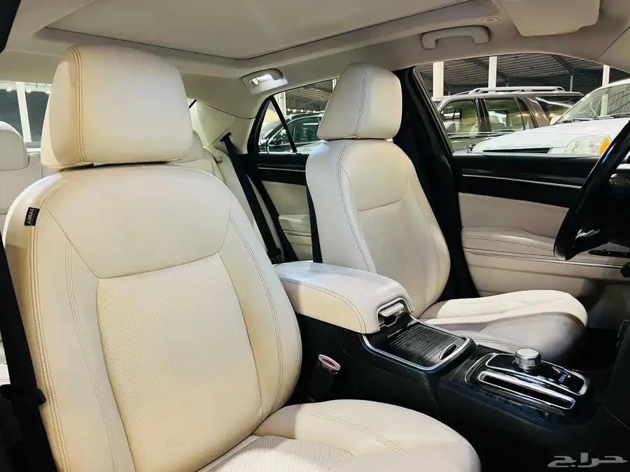 كرايزلر 2018 C300 V6 ( بحالة ممتازة) 6