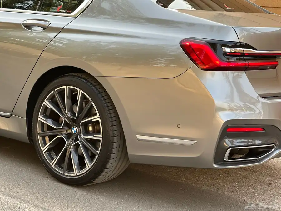 بي ام 740i 2021 ضمان وصيانه مجانيه 39