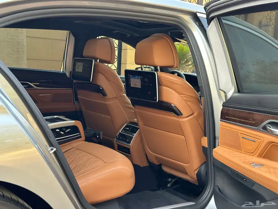 بي ام 740i 2021 ضمان وصيانه مجانيه 13