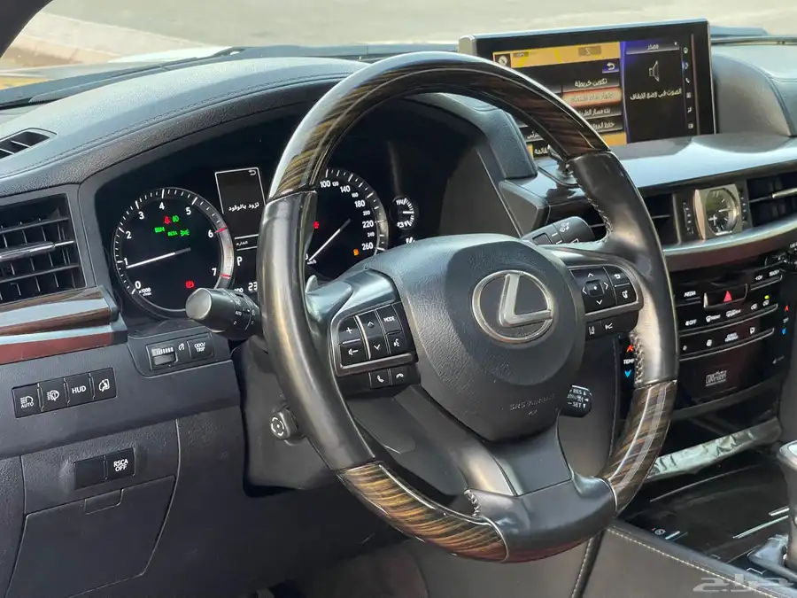 لكزس 2019 LX570 فل سعودي 12