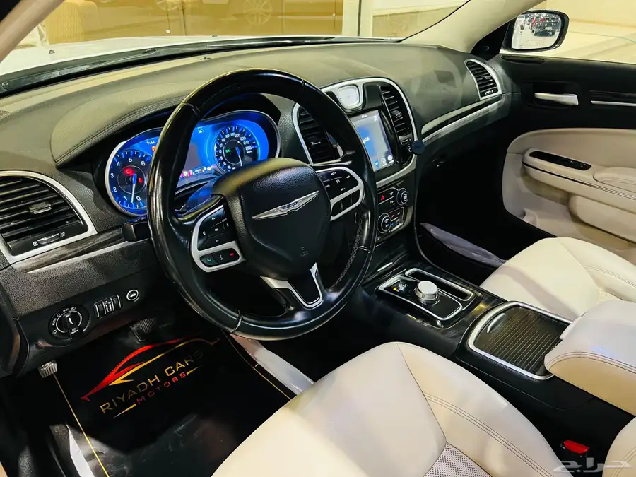 كرايزلر 2018 C300 V6 ( بحالة ممتازة) 4