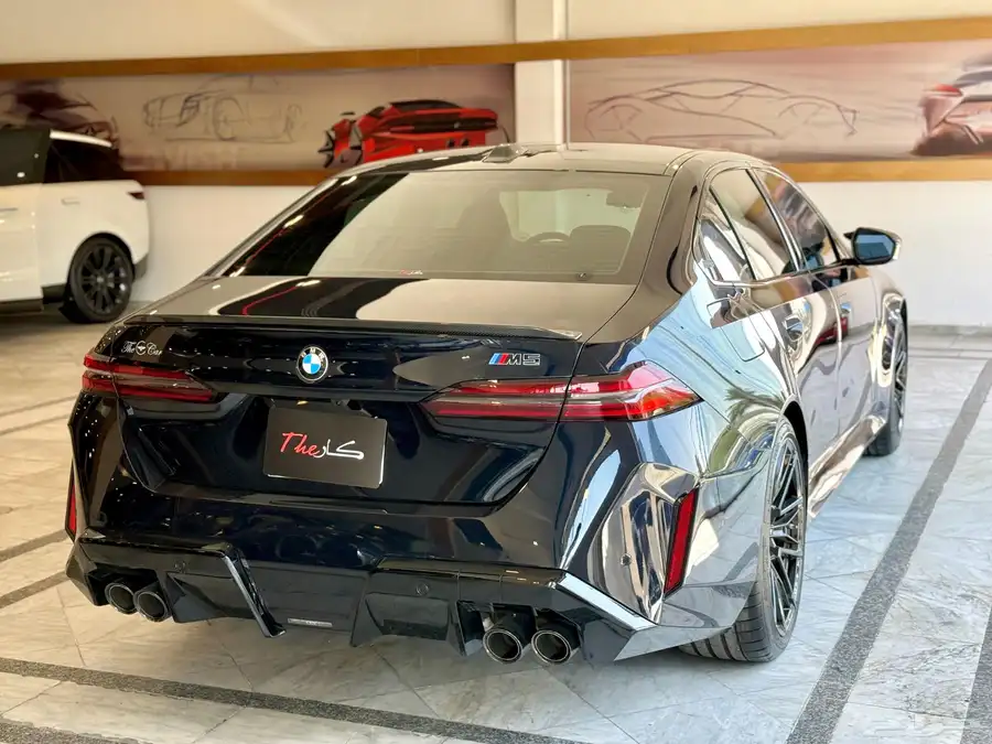 بي ام دبليو M5 2025 5