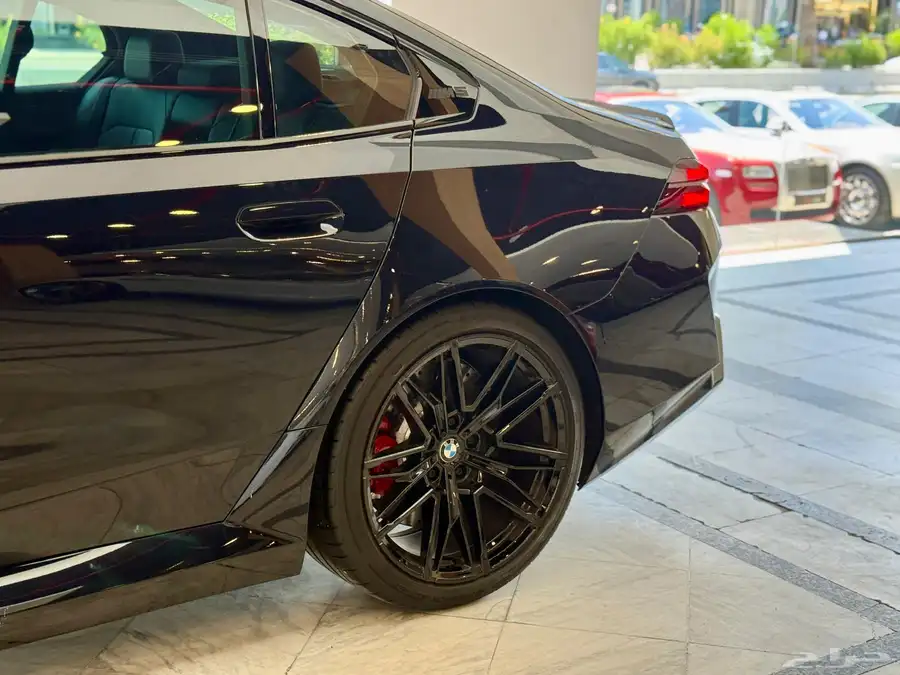 بي ام دبليو M5 2025 14