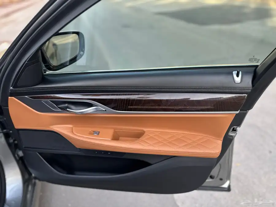 بي ام 740i 2021 ضمان وصيانه مجانيه 27