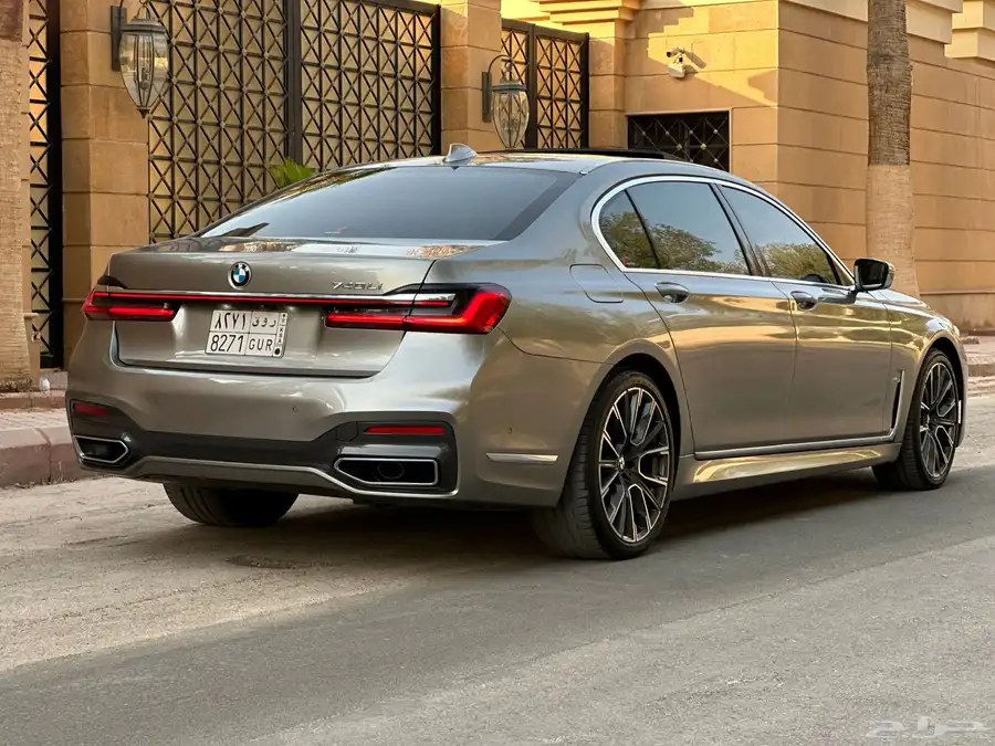 بي ام 740i 2021 ضمان وصيانه مجانيه 11