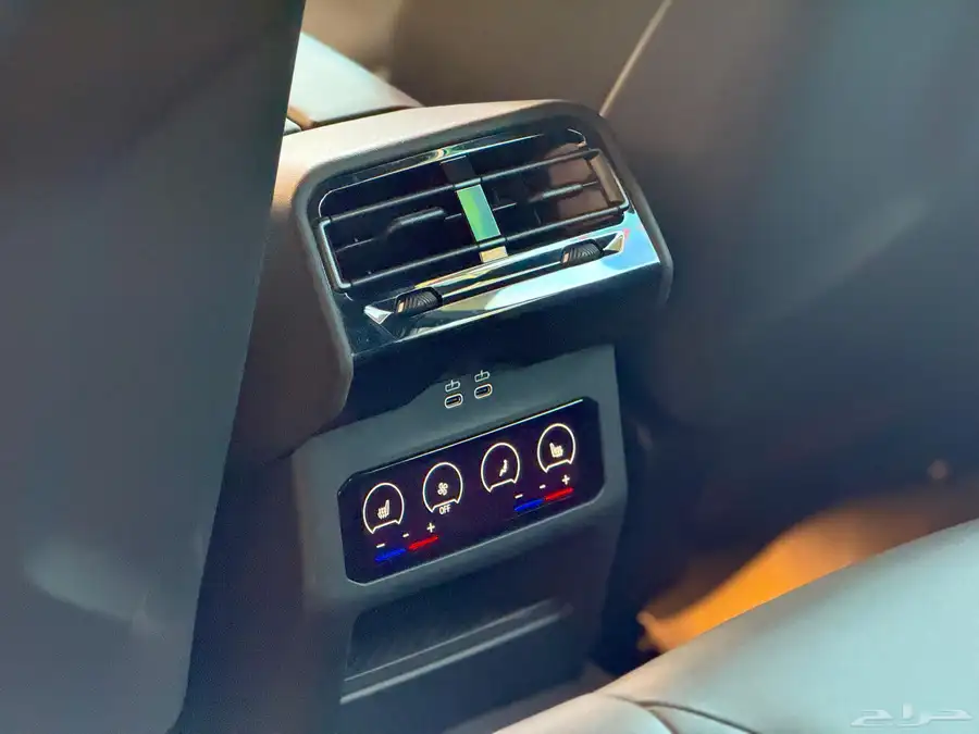 بي ام دبليو M5 2025 8