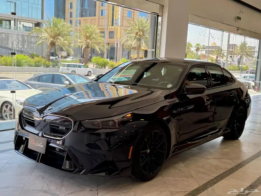 بي ام دبليو M5 2025 4