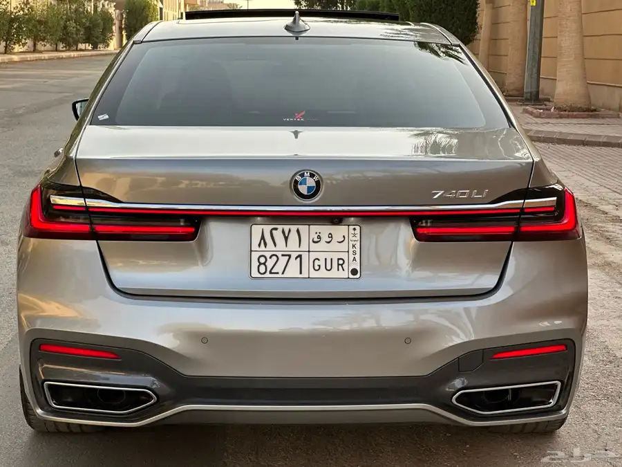 بي ام 740i 2021 ضمان وصيانه مجانيه 38