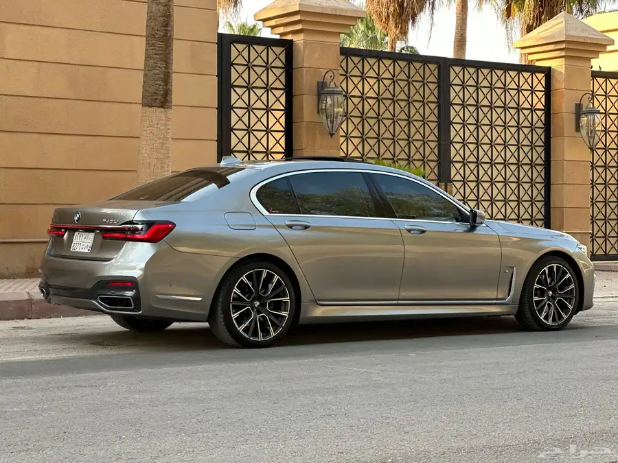 بي ام 740i 2021 ضمان وصيانه مجانيه 6