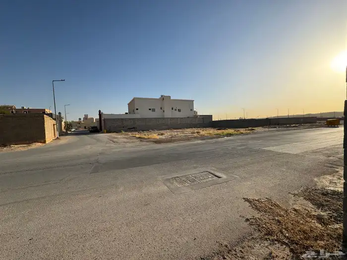 للبيع أرض زاوية في حي الحائر بالرياض 1