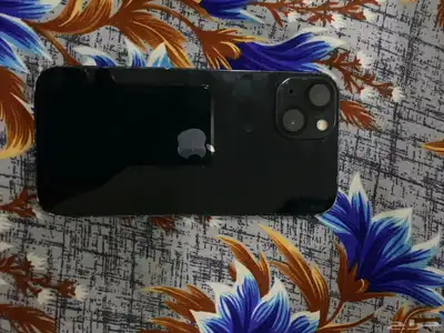 iPhone 13 4