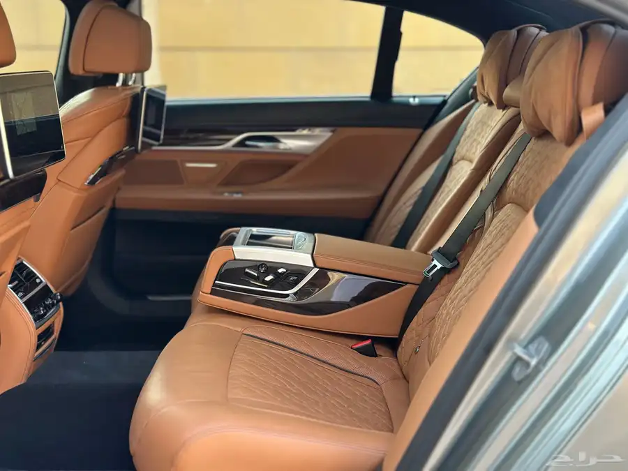 بي ام 740i 2021 ضمان وصيانه مجانيه 43