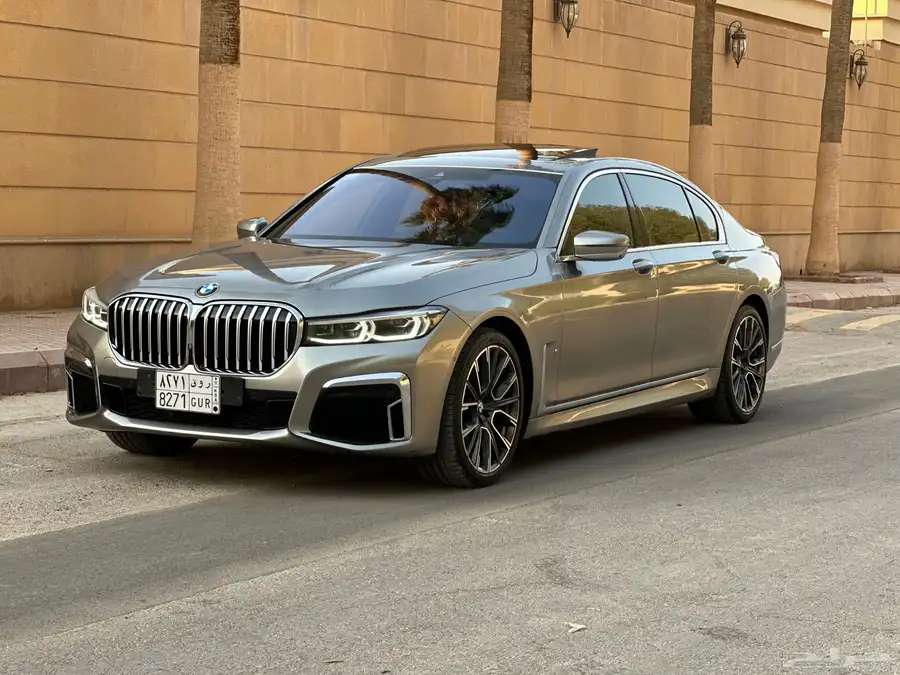بي ام 740i 2021 ضمان وصيانه مجانيه 30