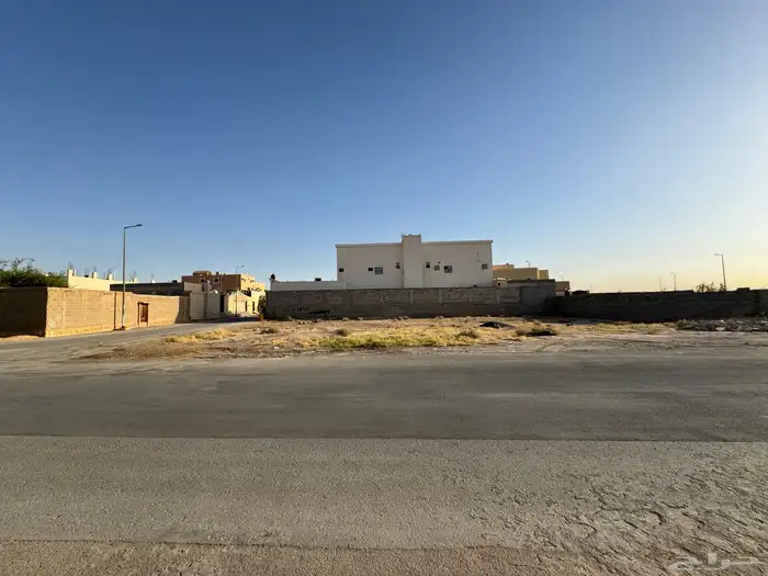 للبيع أرض زاوية في حي الحائر بالرياض 0