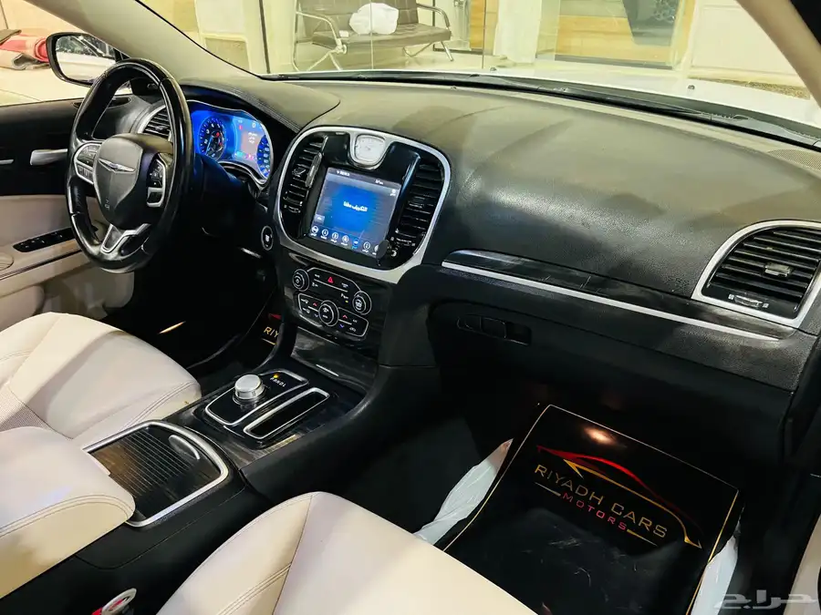 كرايزلر 2018 C300 V6 ( بحالة ممتازة) 5