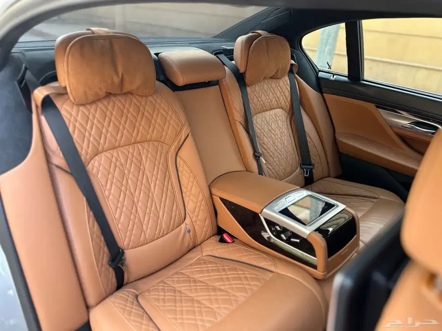 بي ام 740i 2021 ضمان وصيانه مجانيه 17