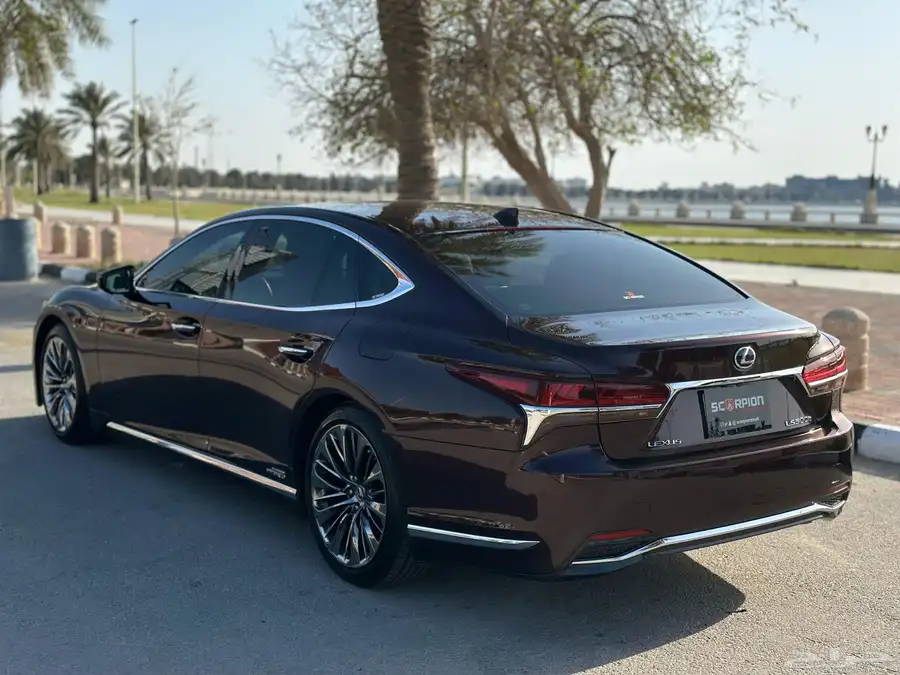 لكزس LS500 5