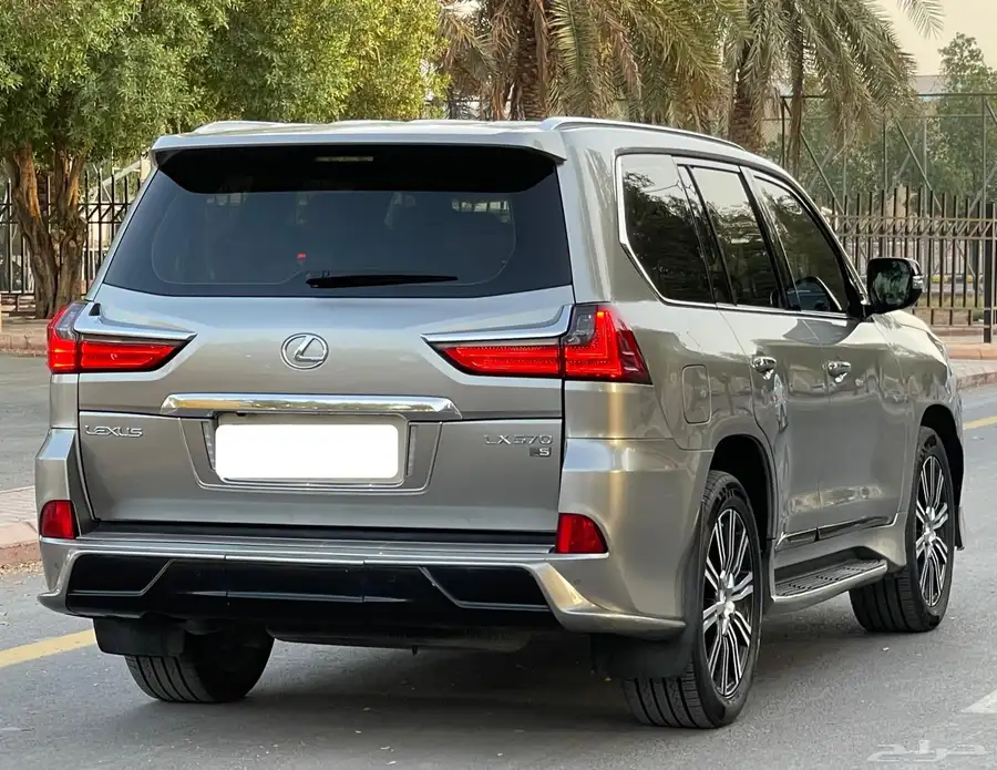 لكزس 2019 LX570 فل سعودي 5