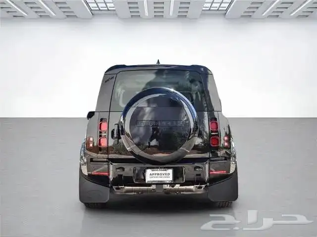 2025 Land Rover Defender P400 X-Dynamic SE 4