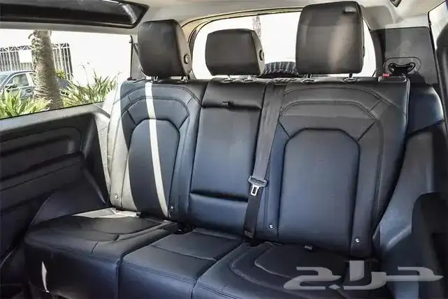 2025 Land Rover Defender P400 X-Dynamic SE 14